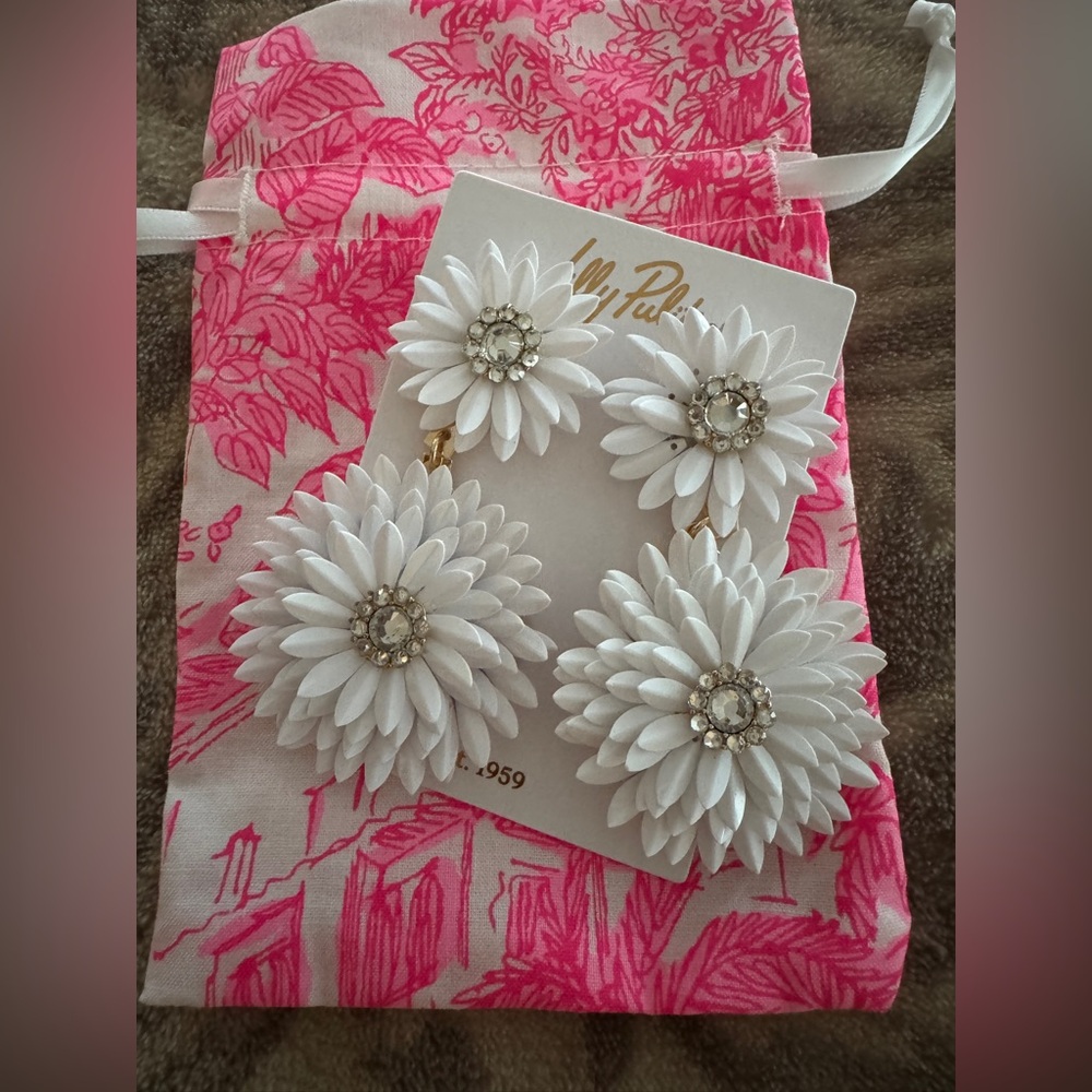 New Lilly Pulitzer resort White Sunshine Statement Earrings daisies flowers